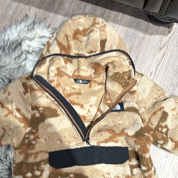 The North Face Dusty Camo Half-Zip Pullover Fleece Hoodie - Picture 10 of 12